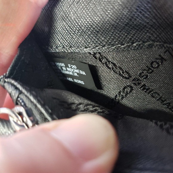 MICHAEL KORS Black Pebble Leather Zip Around Wallet Wristl Phone Clutch 7x4 Logo - Picture 7 of 9